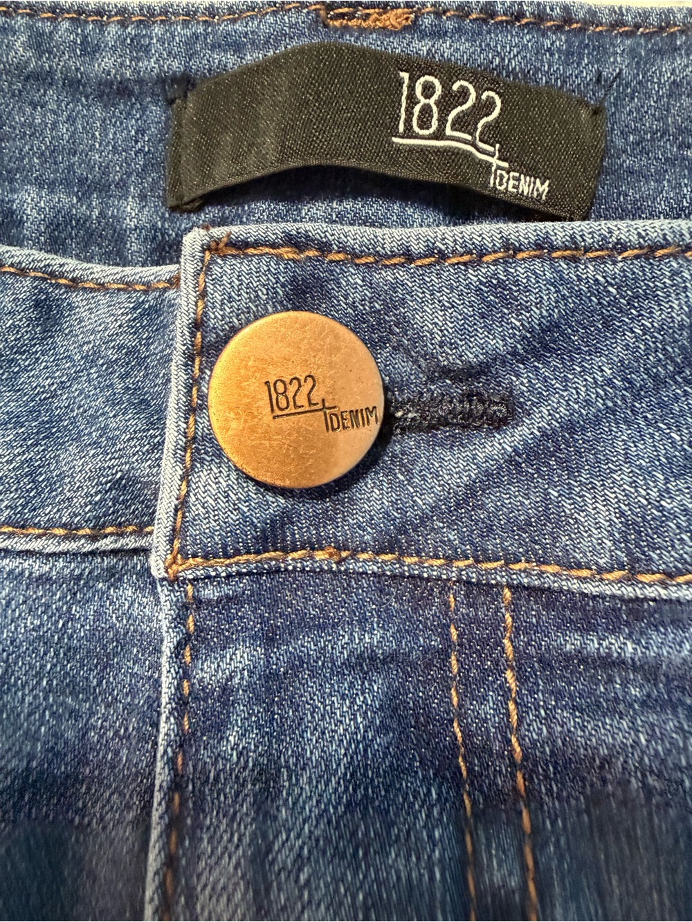 Women’s Classic Blue Jeans - Straight Fit - Picture 4 of 7